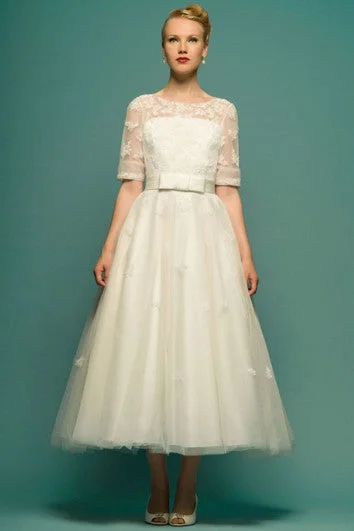 A-Line Tea-Length Scoop Neck Half Sleeve Appliqued Tulle Wedding Dress