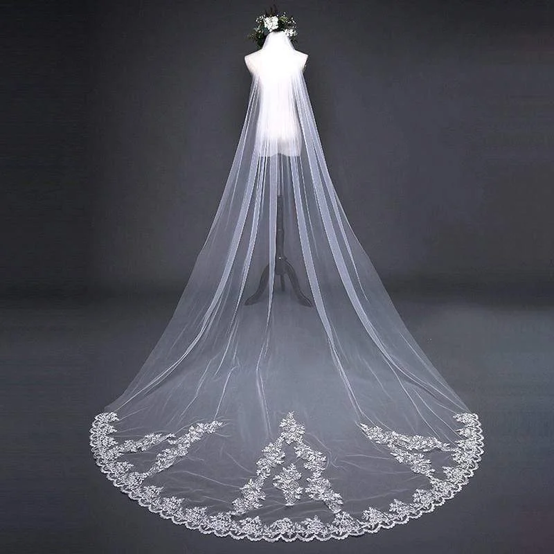 Simple Lace Flower Design Romantic Wedding Bridal Veil With Comb