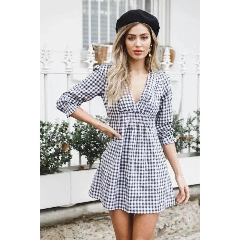 V-neck Petal Sleeve Plaid Mini A-line Dress Women Casual Elastic Waist Soft Slim Dresses Spring Ladies Elegant Party Dress 2019